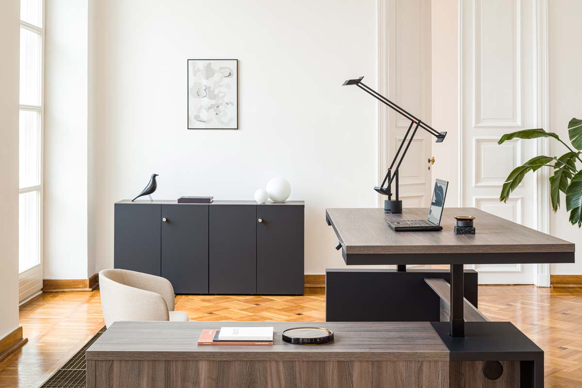 Moderner Büroschrank Mito MIT32 von Mdd, ideal für effiziente Organisation und stilvolle Akzente in jedem Arbeitsumfeld.