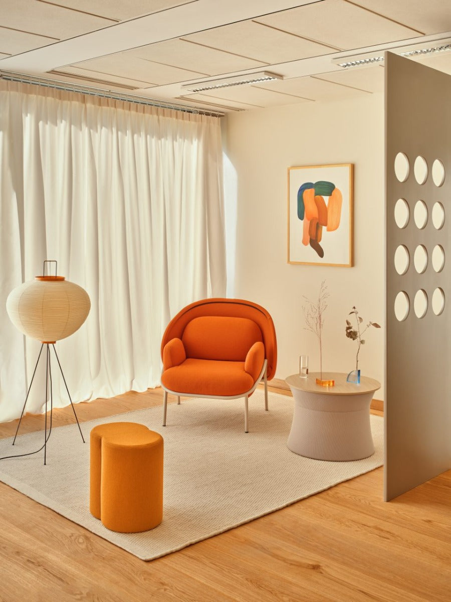 Eleganter Mix MX01K Hocker von MDD, perfekt für moderne Interiors. Die harmonische Form und die edle Holzoberfläche setzen stilvolle Akzente.