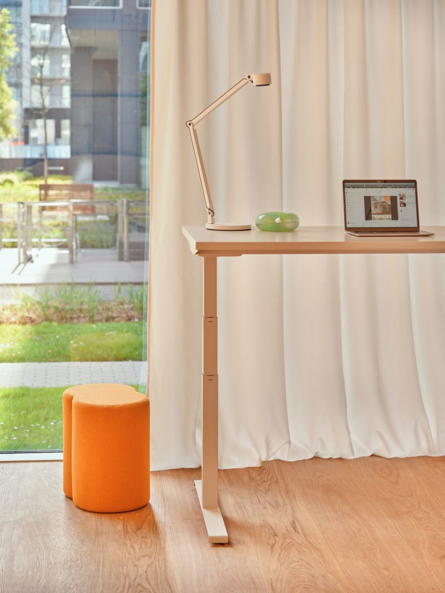 Stylischer Mix MX01K Hocker von MDD, ideal für trendbewusste Innenräume. Auffällige Farben und modernes Design verleihen jedem Raum Charakter.