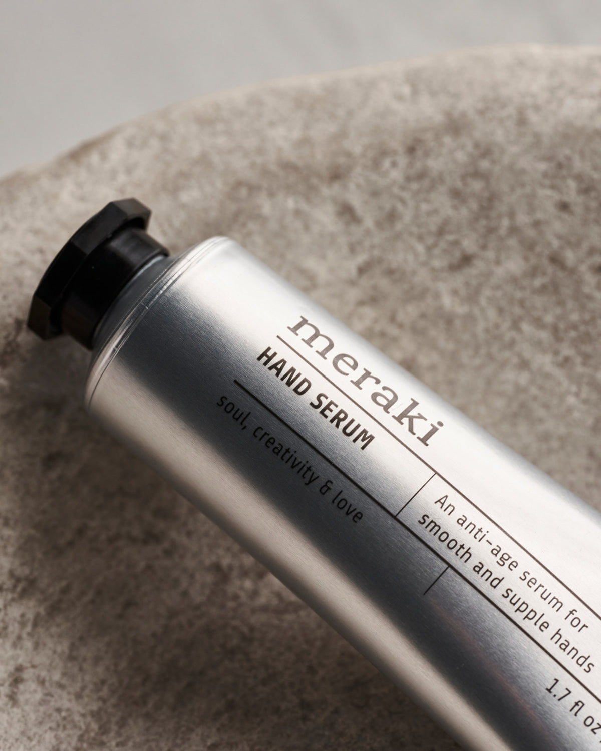 Hand serum in Silber präsentiert im Onlineshop von KAQTU Design AG. Körperpflege ist von Meraki