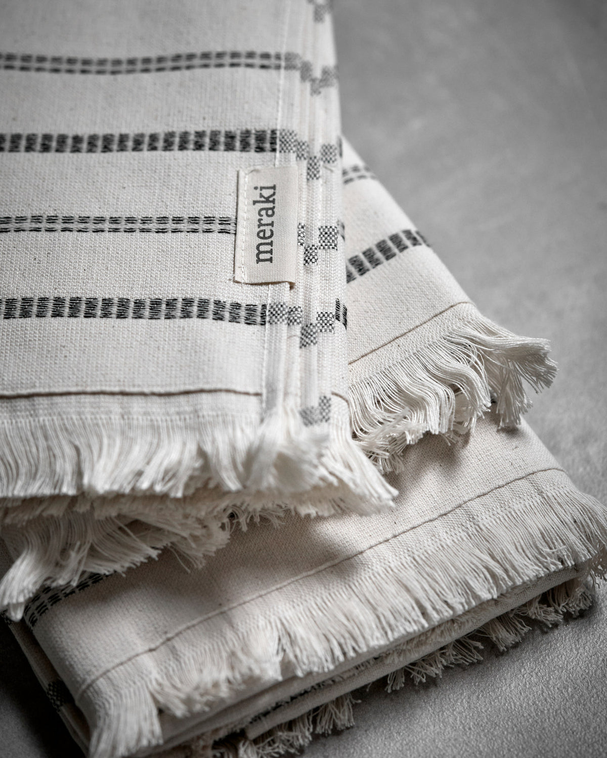 Handtuch, MKTrue, Off-White,Schwarz in Off-White, Schwarz präsentiert im Onlineshop von KAQTU Design AG. Handtuch ist von Meraki