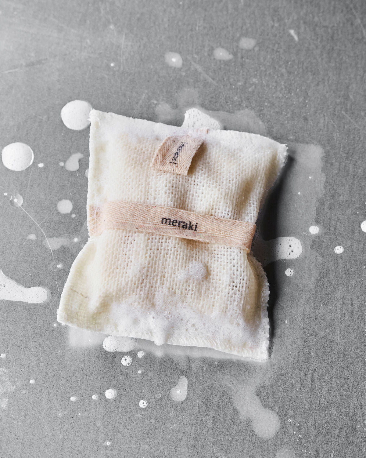 Bath mitt, Eucalyptus, 140 g in  präsentiert im Onlineshop von KAQTU Design AG. Körperpflege ist von Meraki