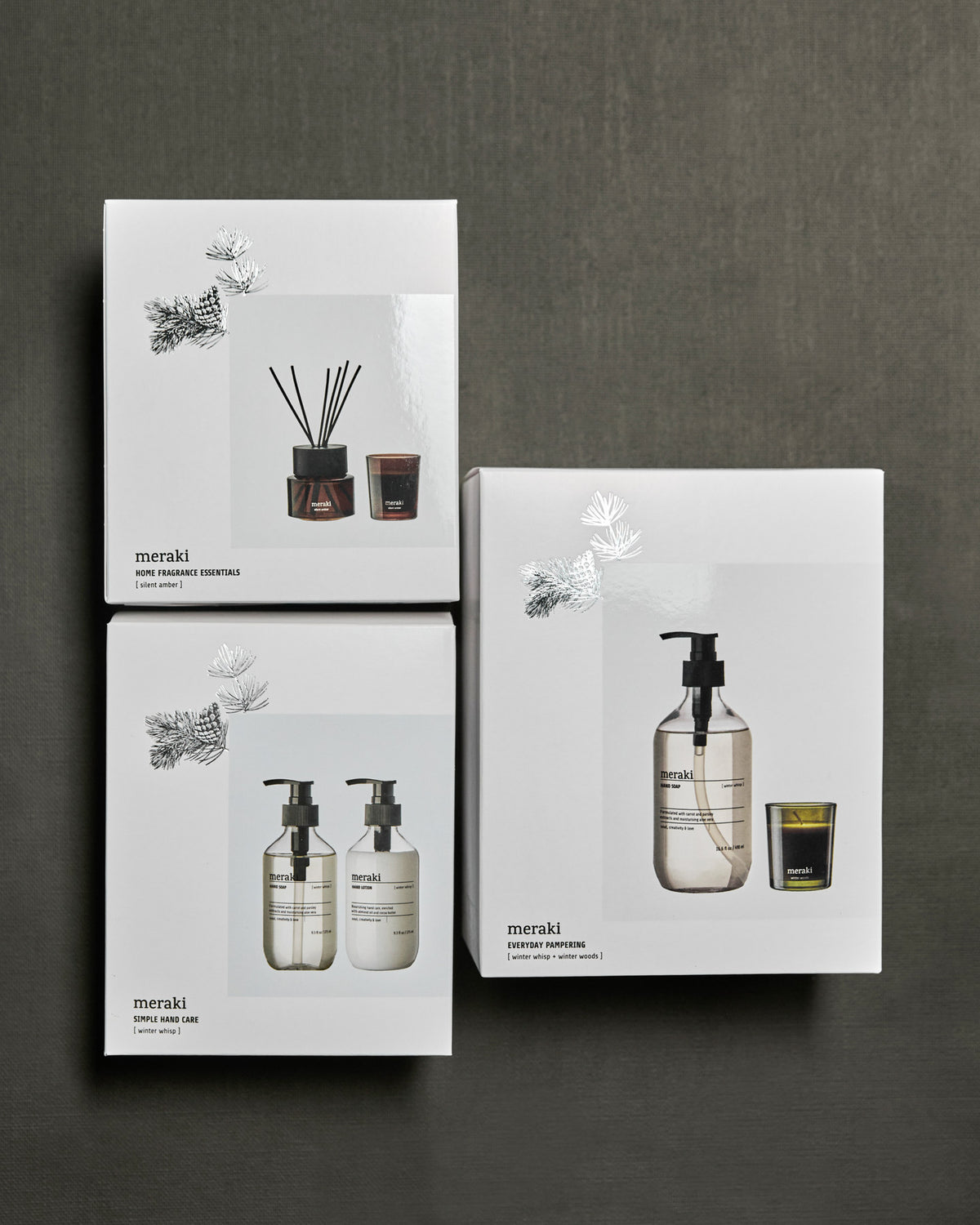 Gift boxCH, winter whisp hand soap & winter woods candle, 490|60 ml|g in White präsentiert im Onlineshop von KAQTU Design AG. Lebensmittel ist von Meraki