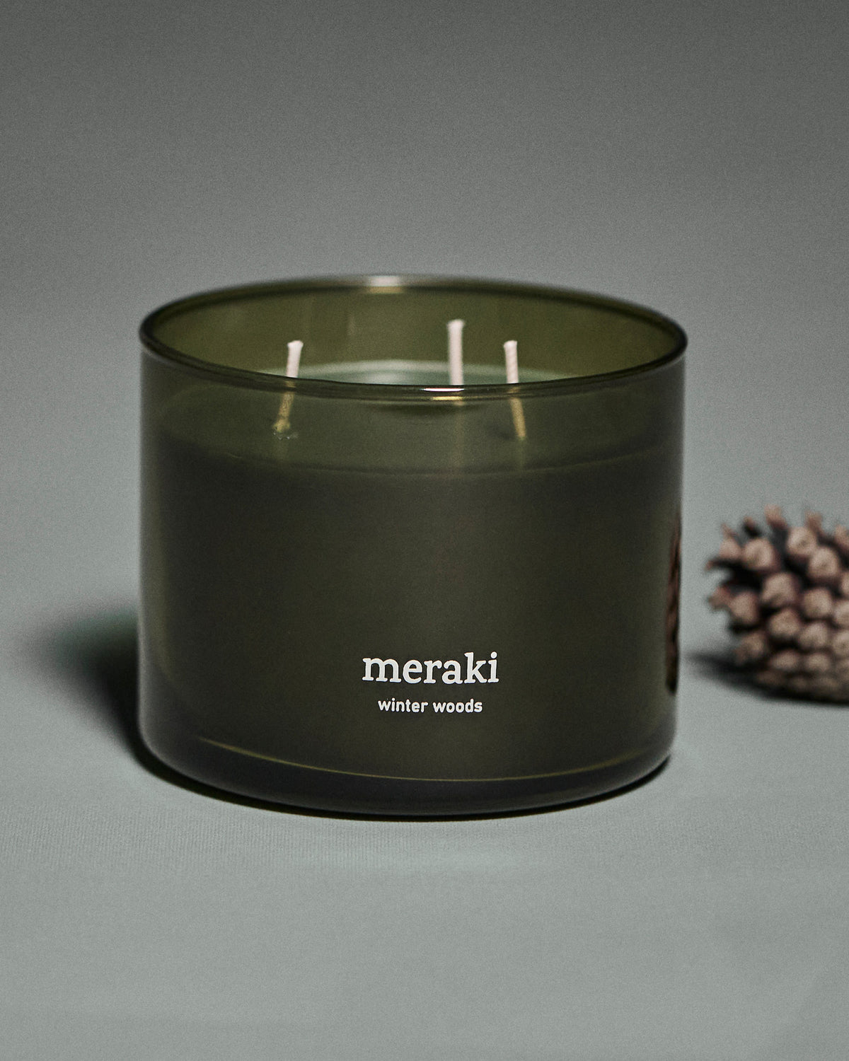 Scented candleCH, Winter woods, 340 g in Green präsentiert im Onlineshop von KAQTU Design AG. Kerzen ist von Meraki