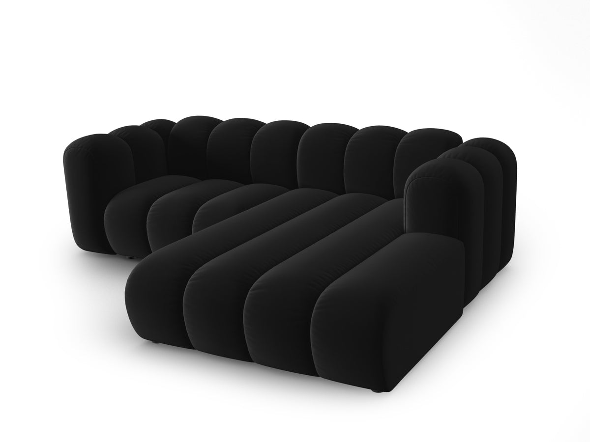 Lupine Velour modulares Ecksofa rechts 3 Sitzer in Black-Salvador präsentiert im Onlineshop von KAQTU Design AG. L-Sofa rechts ist von Micadoni