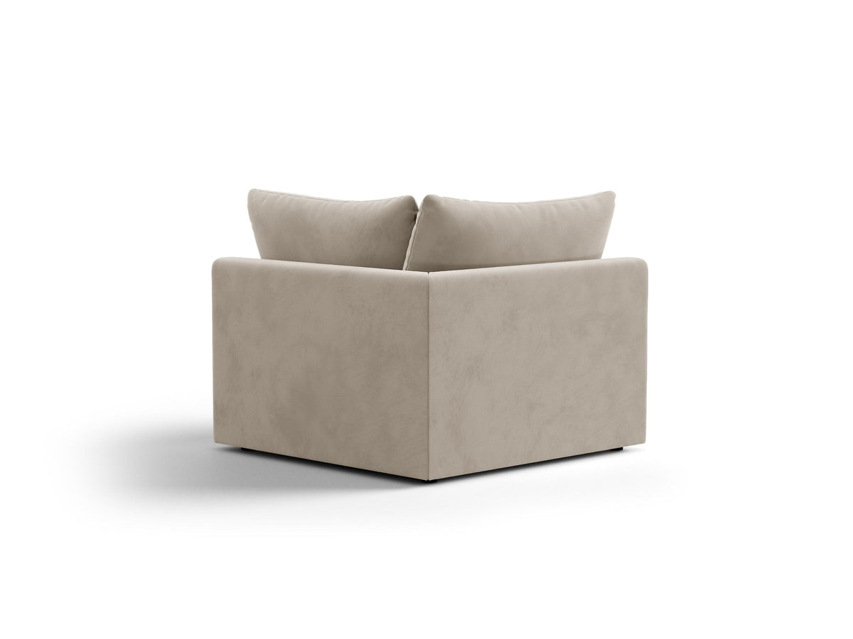 Eckmodul des Bloom Sofas von Micadoni in leichtem Beige, Bezug aus Casino Velours-Stoff, schwarze Kunststoffbeine, gepolsterte Rückenlehne.