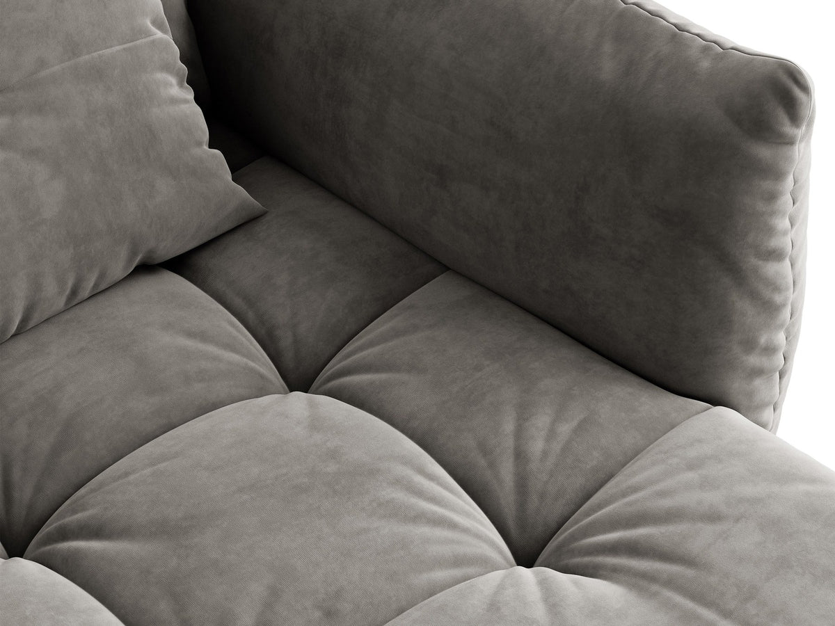 Eckmodul des Bloom Sofas von Micadoni in leichtem Beige, Bezug aus Casino Velours-Stoff, schwarze Kunststoffbeine, gepolsterte Rückenlehne.