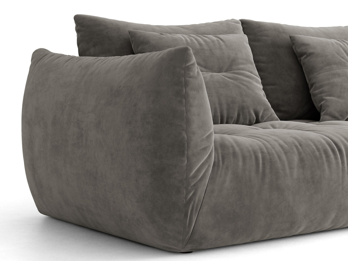 Eckmodul des Bloom Sofas von Micadoni in leichtem Beige, Bezug aus Casino Velours-Stoff, schwarze Kunststoffbeine, gepolsterte Rückenlehne.