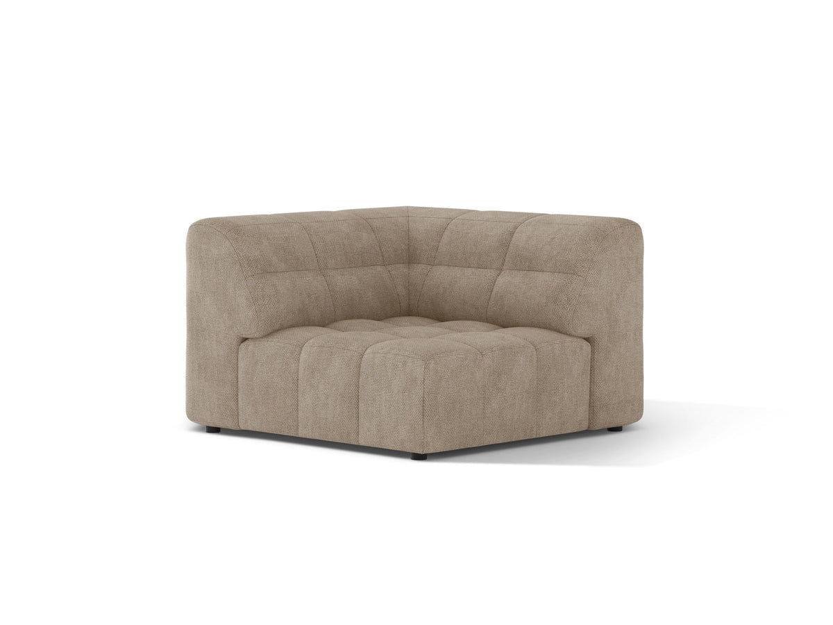 Eckmodul-Sofa Jennifer von Micadoni in leichtem Beige, Chenille-Stoff mit 3D-Optik, schwarze Kunststoffbeine, kompakte Eckform.