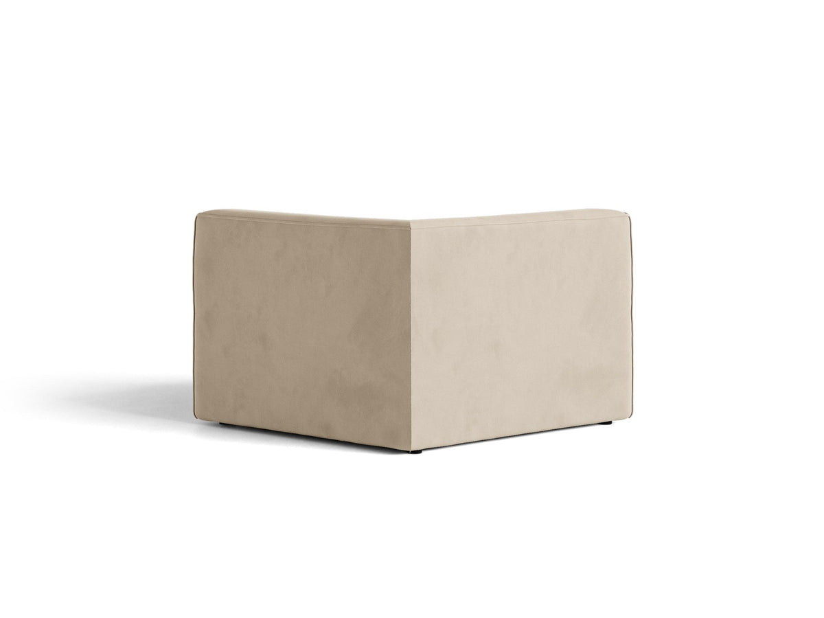 Eckmodul Jodie von Micadoni in leichtem Beige, Venus-Samtstoff, schwarze Kunststoffbeine, Teil eines modularen Sofasystems.