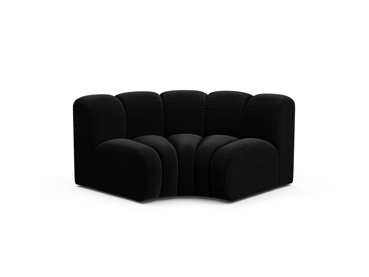 Produktfoto des Lupine Eckmoduls von Micadoni: modulares Sofa-Eckelement in leichtem Beige mit Venus-Samtbezug und schwarzen Kunststoffbeinen.