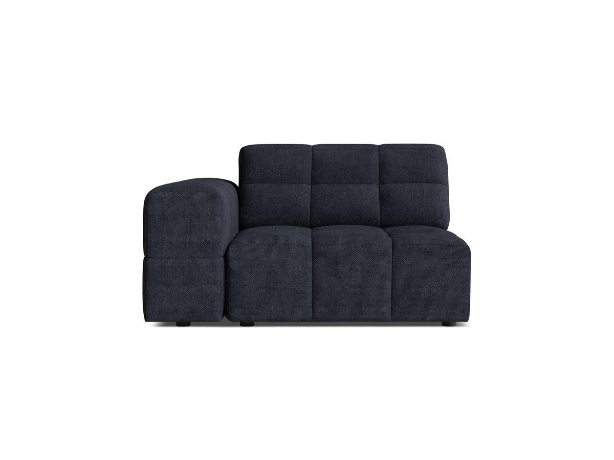 Modulares Sofa Jennifer von Micadoni in leichtem Beige mit Chenille-Stoffbezug, schwarzen Kunststoffbeinen und niedriger Rückenlehne.