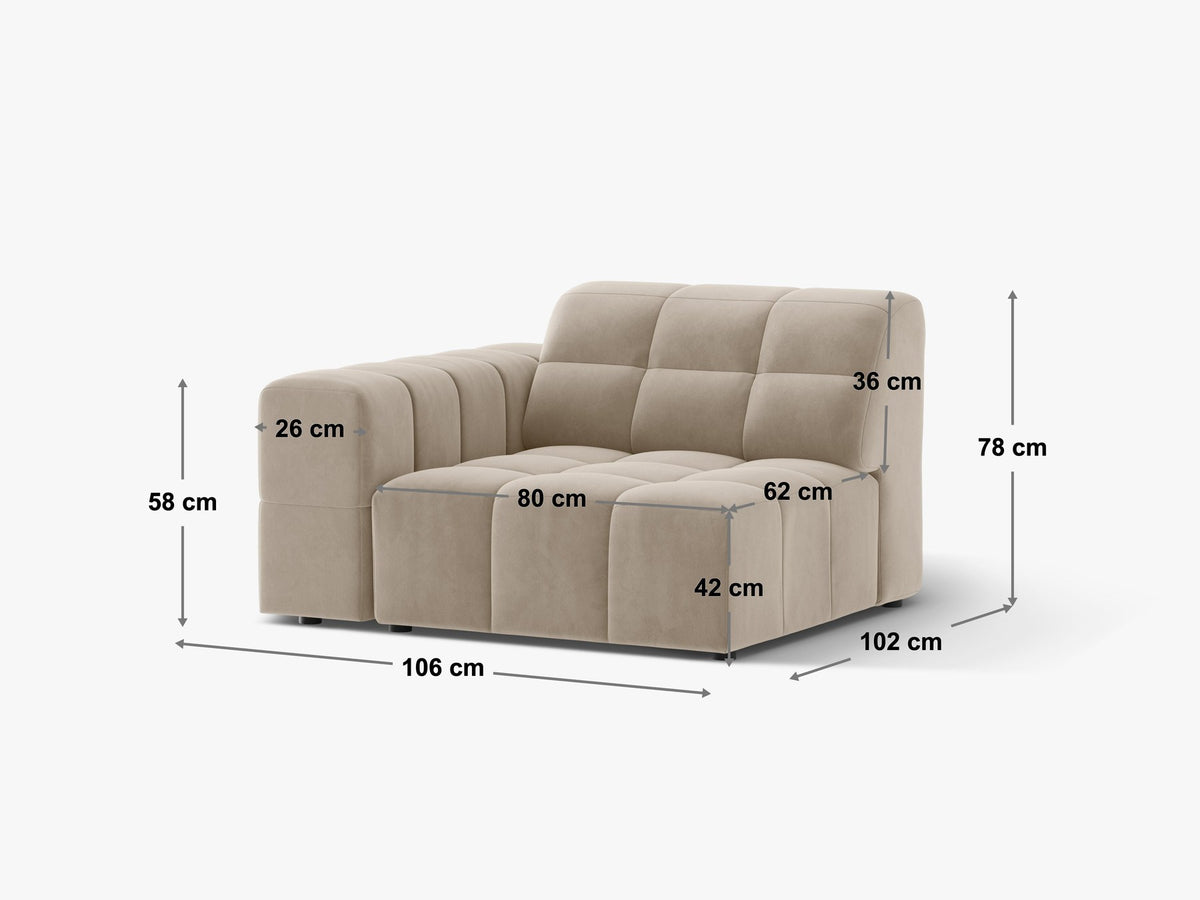 Modulares Sofa Jennifer von Micadoni in leichtem Beige mit Chenille-Stoffbezug, schwarzen Kunststoffbeinen und niedriger Rückenlehne.