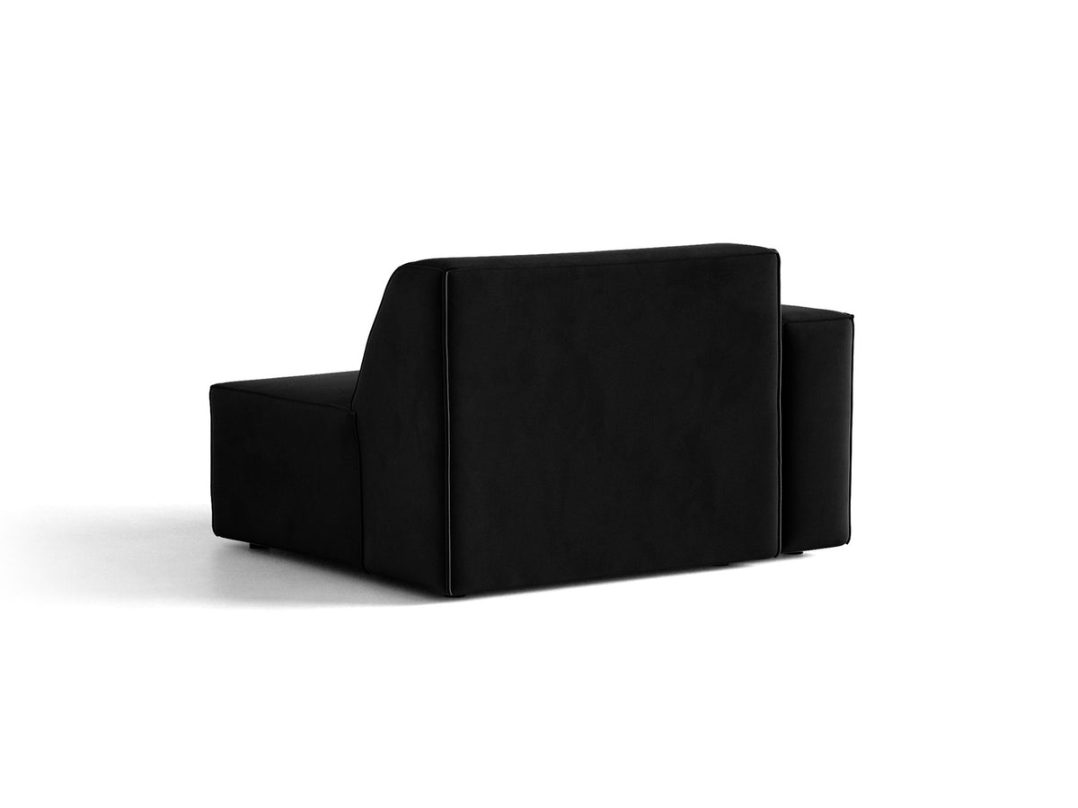 Modulares Sofa-Element Jodie von Micadoni in leichtem Beige mit Venus-Samtstoff, schwarzen Kunststoffbeinen und niedriger Rückenlehne.