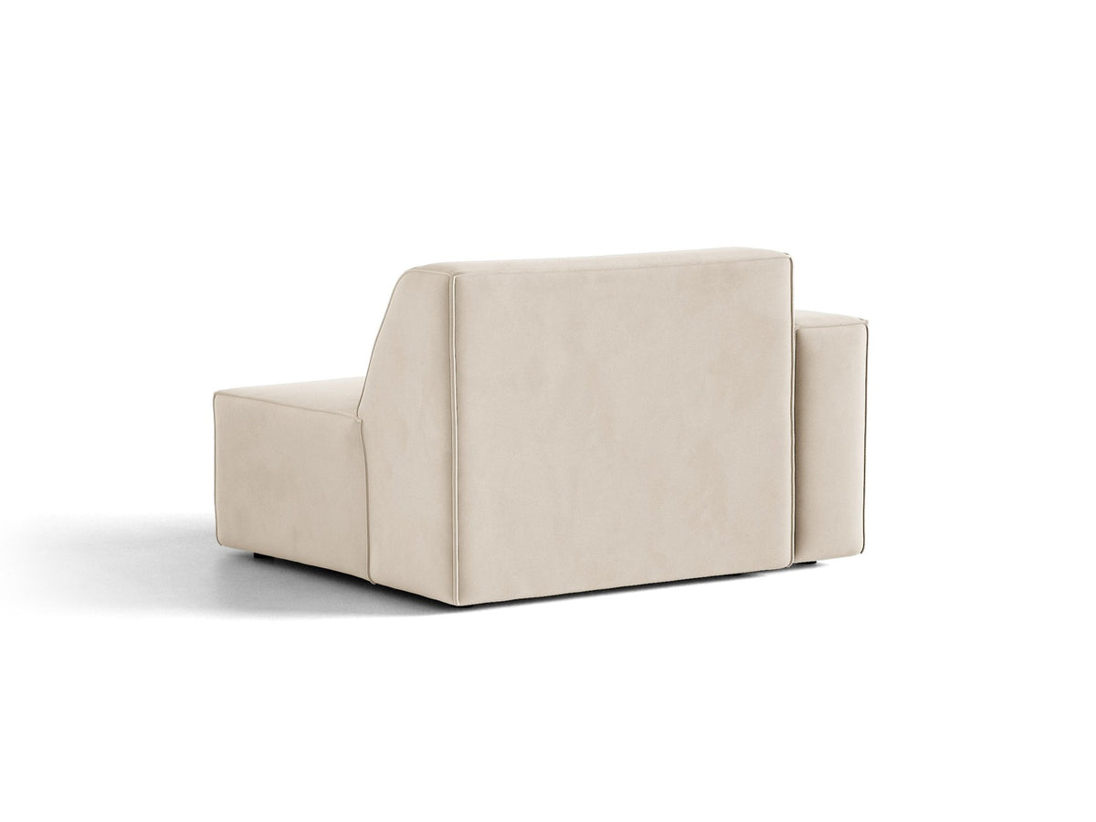 Modulares Sofa-Element Jodie von Micadoni in leichtem Beige mit Venus-Samtstoff, schwarzen Kunststoffbeinen und niedriger Rückenlehne.