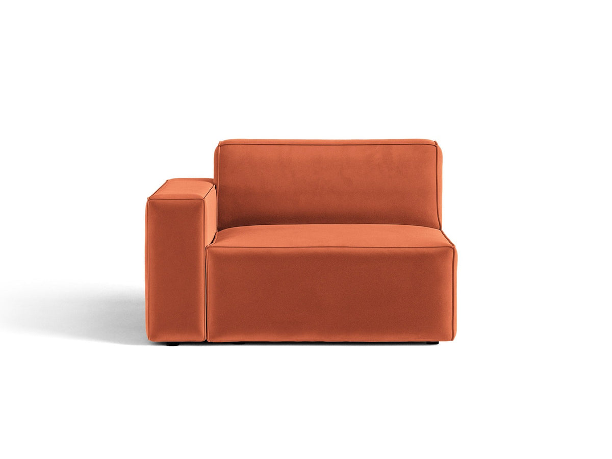 Modulares Sofa-Element Jodie von Micadoni in leichtem Beige mit Venus-Samtstoff, schwarzen Kunststoffbeinen und niedriger Rückenlehne.