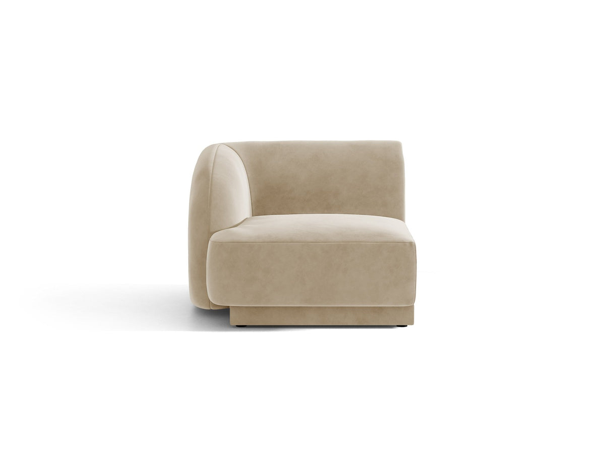 Dunkelbeiger Einsitzer aus der modularen Miley-Sofa-Serie von Micadoni, Bezug aus Bluvel-Stoff, schwarze Kunststofffüsse, kompakte quadratische Form.