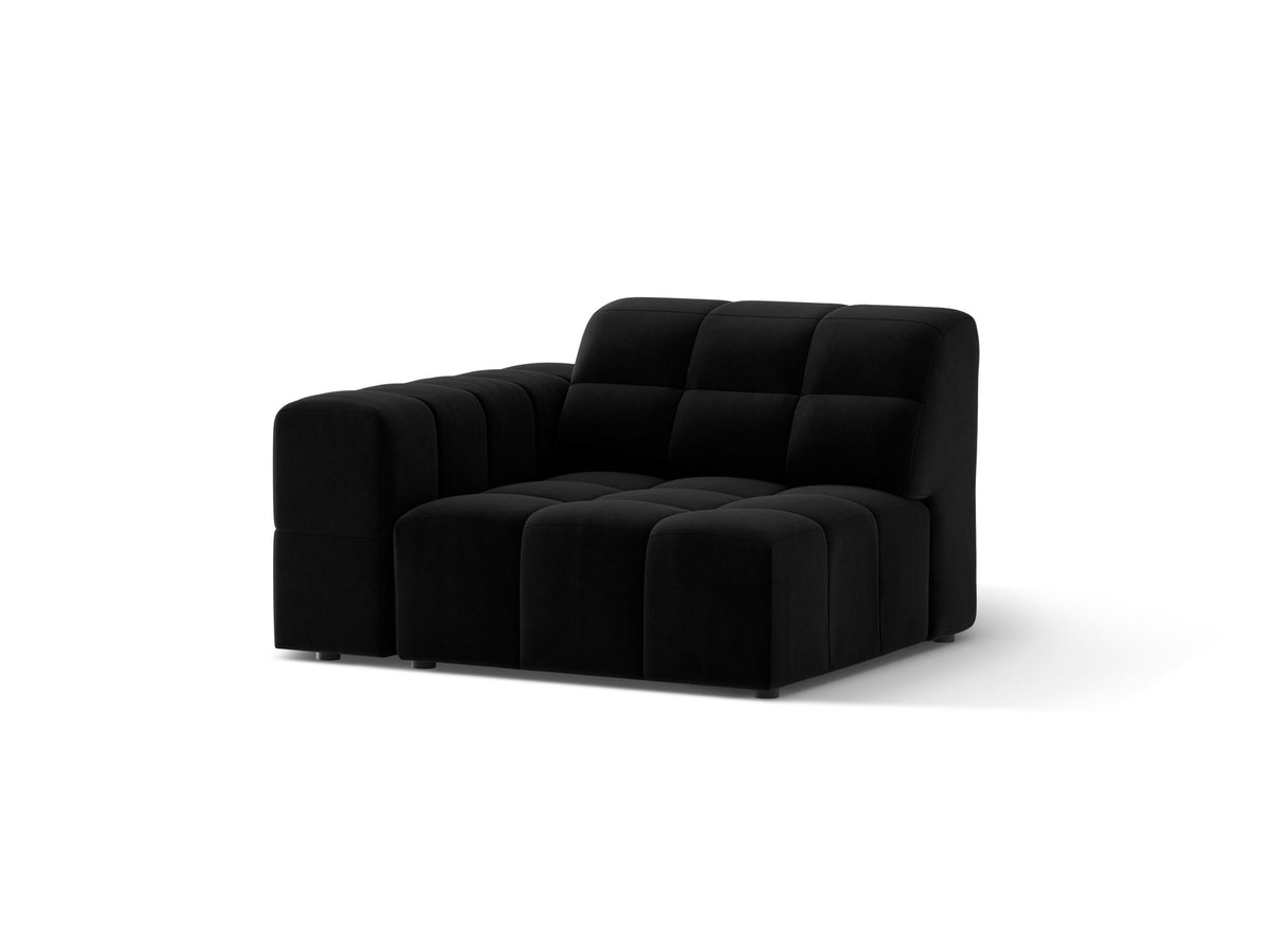 Modulares Sofa Jennifer von Micadoni in leichtem Beige mit Chenille-Stoffbezug, schwarzen Kunststoffbeinen und niedriger Rückenlehne.