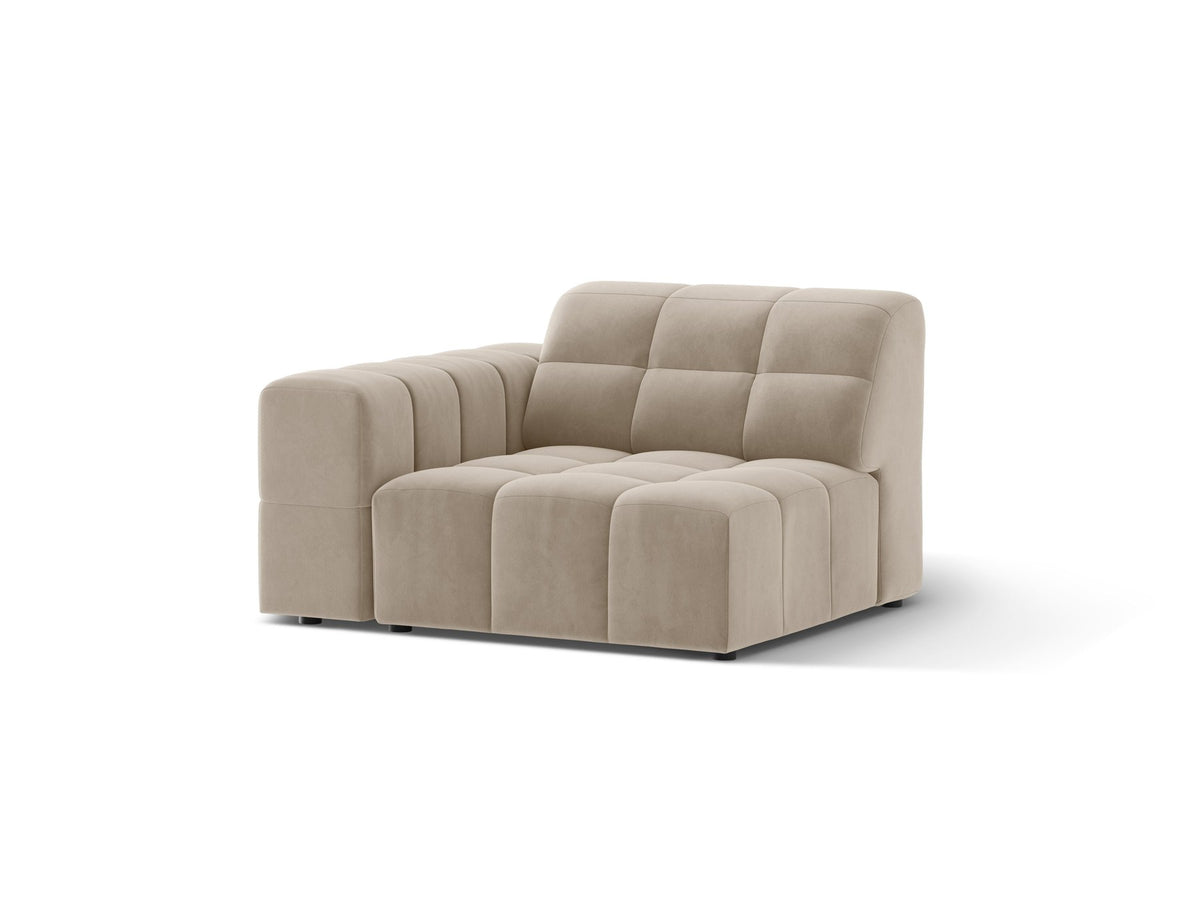 Modulares Sofa Jennifer von Micadoni in leichtem Beige mit Chenille-Stoffbezug, schwarzen Kunststoffbeinen und niedriger Rückenlehne.