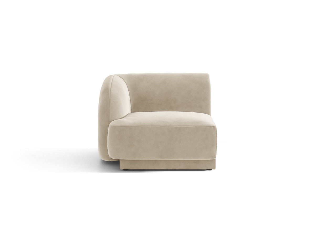 Dunkelbeiger Einsitzer aus der modularen Miley-Sofa-Serie von Micadoni, Bezug aus Bluvel-Stoff, schwarze Kunststofffüsse, kompakte quadratische Form.