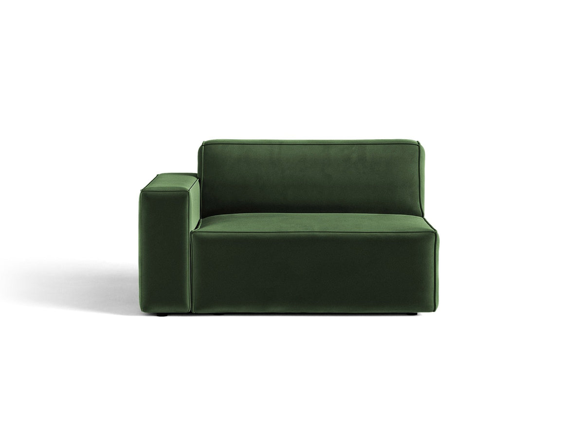 Modulares Sofa-Element Jodie von Micadoni in Leichtes Beige mit Venus Samtstoff, schwarzen Kunststoffbeinen und niedriger Rückenlehne.