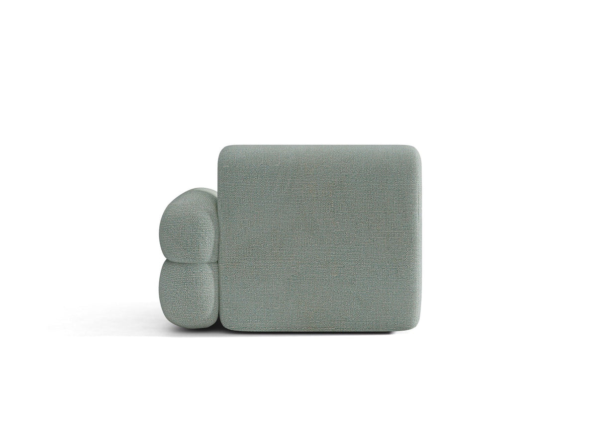 Modulares Sofa Neo von Micadoni in dunklem Olivgrün mit Baloo-Stoffbezug, hoher Rückenlehne und schwarzen Kunststoffbeinen.
