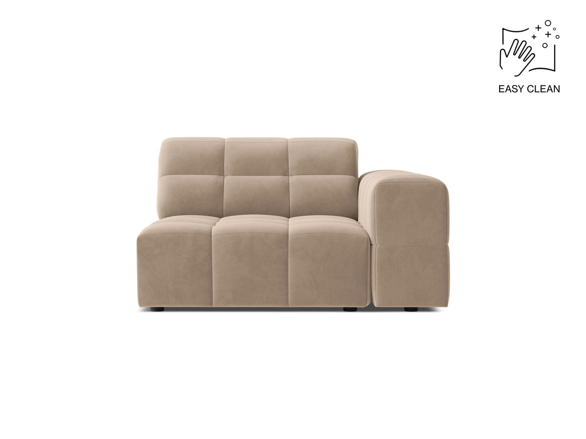 Modulares Sofa Jennifer von Micadoni in leichtem Beige mit Eden-Stoff, schwarzen Kunststoffbeinen und rechter Ausrichtung.