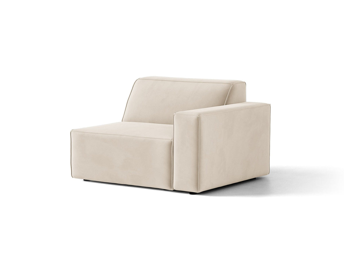 Modulares Sofa Jodie von Micadoni in leichtem Beige mit Venus-Samtstoff, schwarzen Kunststoffbeinen und rechtsseitiger Ausrichtung.