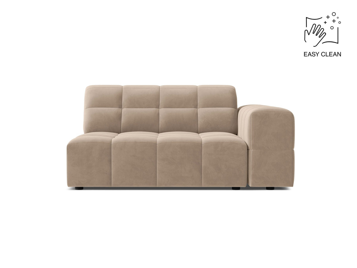 Modulares Sofa Jennifer von Micadoni in leichtem Beige, Bezug aus Eden-Chenille mit 3D-Struktur, schwarze Kunststoffbeine, rechtsseitige Ausrichtung.