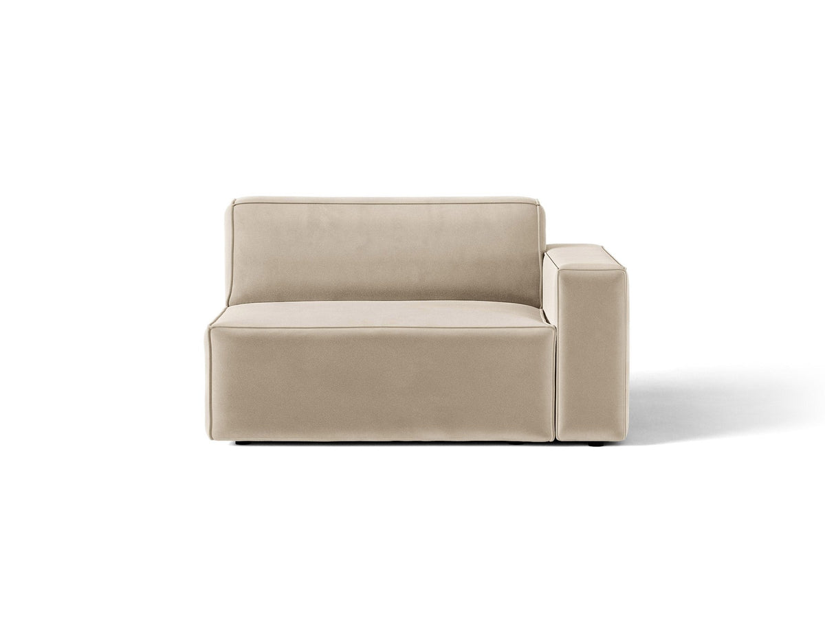 Modulares Sofa Jodie von Micadoni in leichtem Beige, Venus Samtstoff, schwarzen Kunststoffbeinen, rechtsseitige Ausrichtung als Eckmodul.