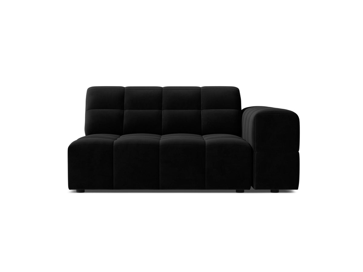 Modulares Sofa Jennifer von Micadoni in leichtem Beige, Bezug aus Eden-Chenille mit 3D-Struktur, schwarze Kunststoffbeine, rechtsseitige Ausrichtung.