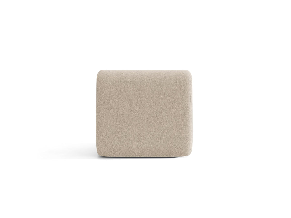 Armloses Samtmodul-Sofaelement Neo von Micadoni in dunklem Olivgrün, mit schwarzen Kunststoffbeinen, Teil eines modularen Sofasystems.