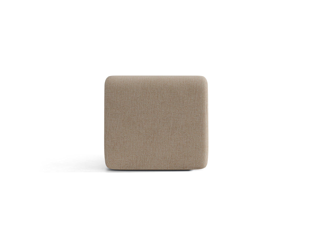 Armloses Samtmodul-Sofaelement Neo von Micadoni in dunklem Olivgrün, mit schwarzen Kunststoffbeinen, Teil eines modularen Sofasystems.