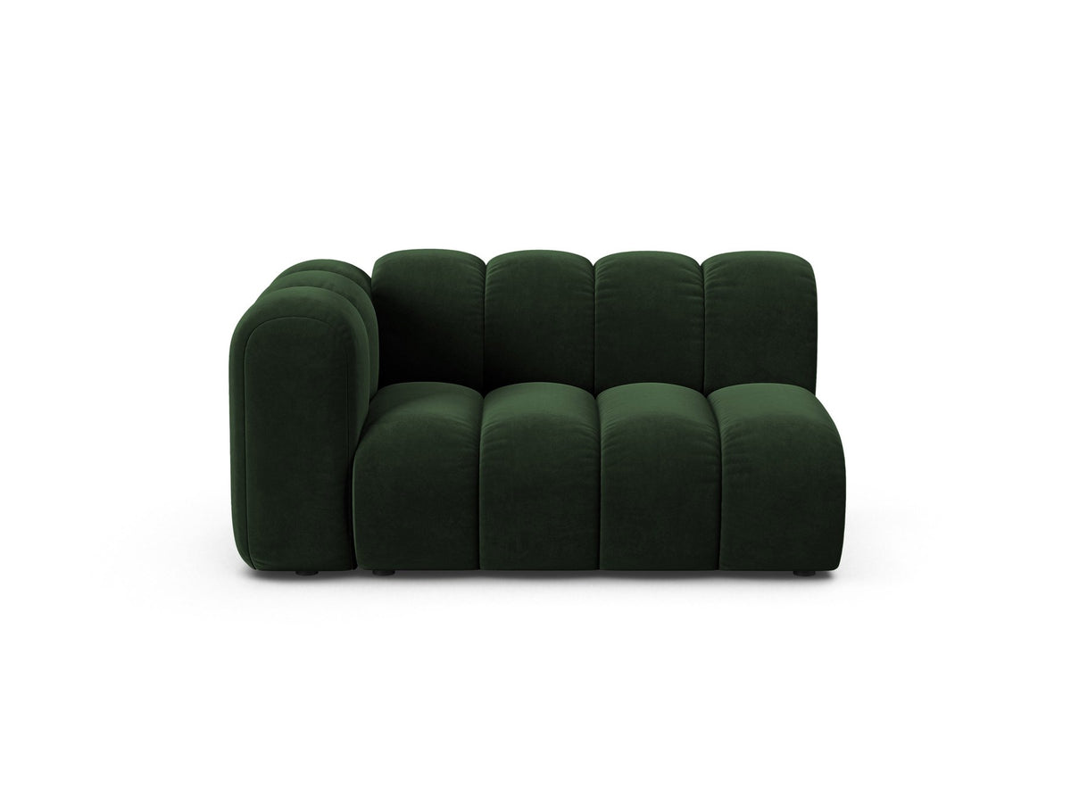 Zweisitziges modulares Sofa Lupine von Micadoni in leichtem Beige mit Venus-Stoffbezug, schwarzen Kunststoffbeinen und niedriger Rückenlehne.