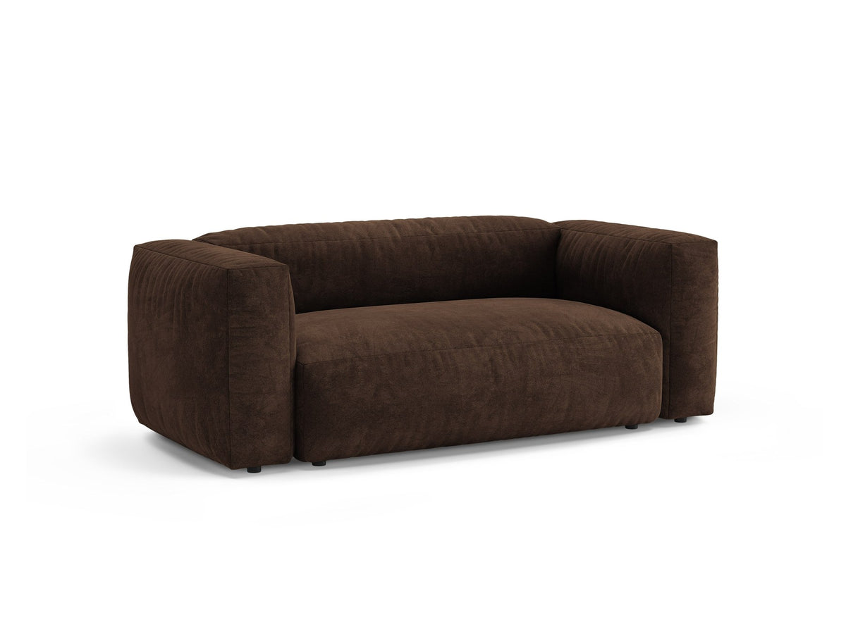 Martina 2er Sofa von Micadoni in Schokolade mit Vogue Stoffbezug, schwarzen Kunststoffbeinen und gepolsterter Rückenlehne.