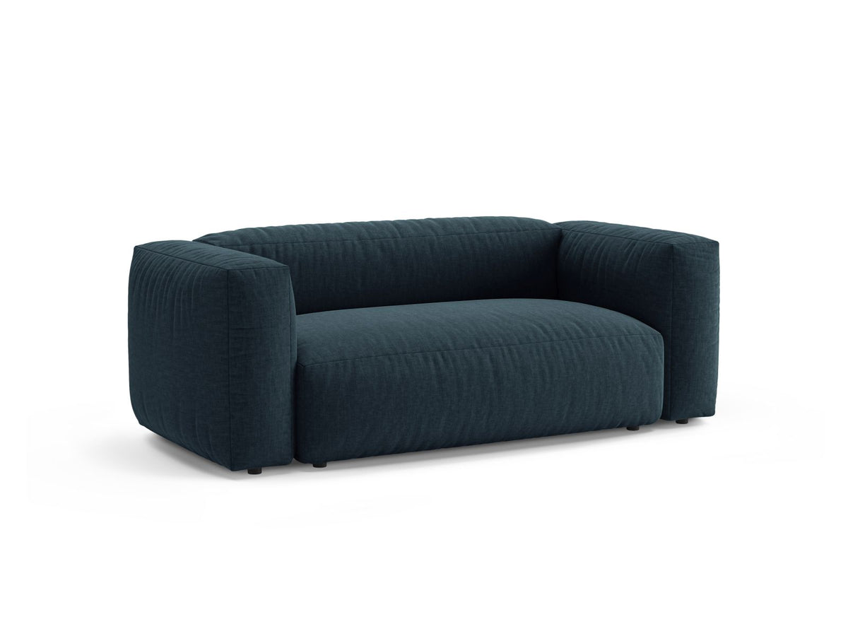 2-Sitzer Sofa Martina in Blue Jeans-Boston präsentiert im Onlineshop von KAQTU Design AG. 2er Sofa ist von Micadoni