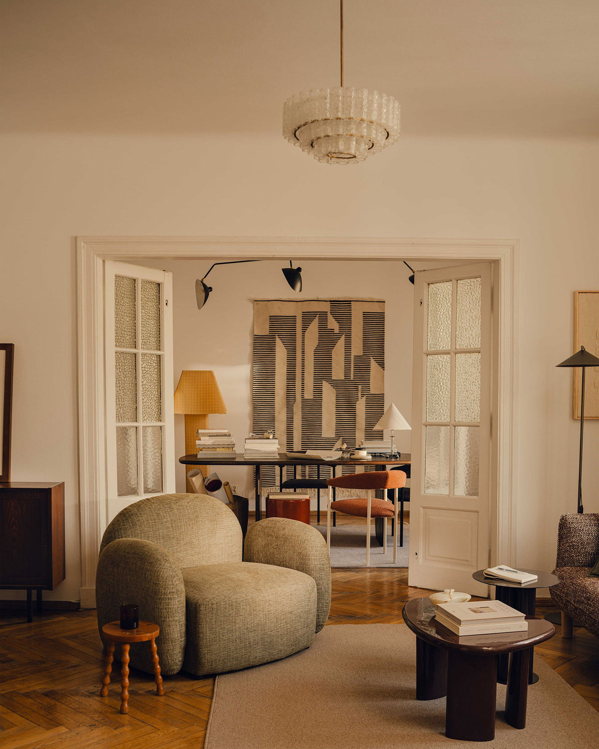 Blair Velour Sofa 2 Sitzer in Yellow-Casino präsentiert im Onlineshop von KAQTU Design AG. 2er Sofa ist von Micadoni