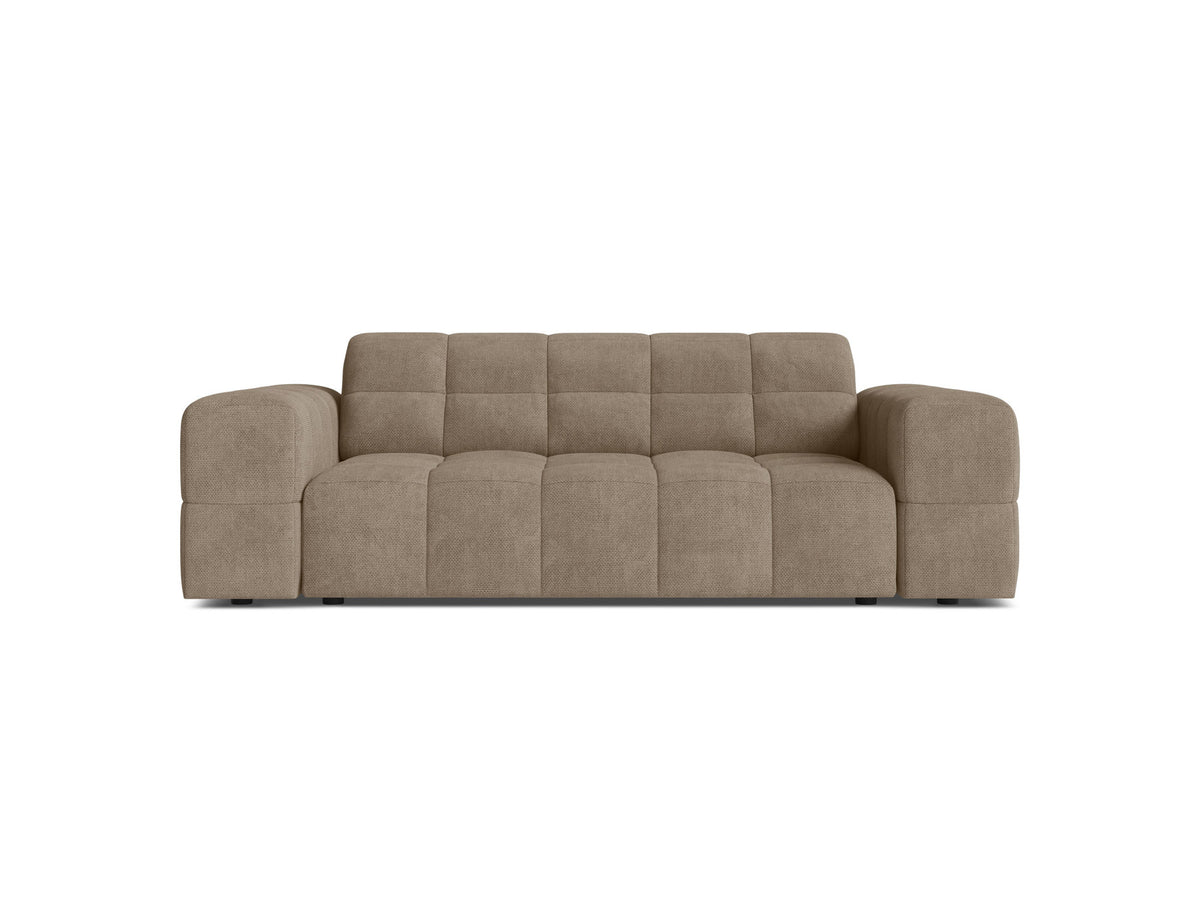 Beiges 2er Sofa Jennifer von Micadoni mit Chenille-Bezug, schwarzen Kunststoffbeinen und gepolsterter Rückenlehne auf hellem Hintergrund fotografiert.