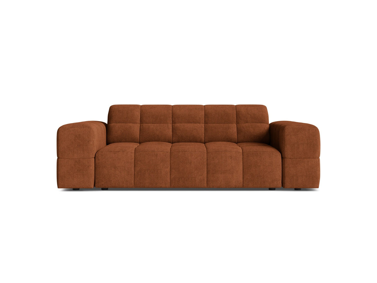 Beiges 2er Sofa Jennifer von Micadoni mit Chenille-Bezug, schwarzen Kunststoffbeinen und gepolsterter Rückenlehne auf hellem Hintergrund fotografiert.