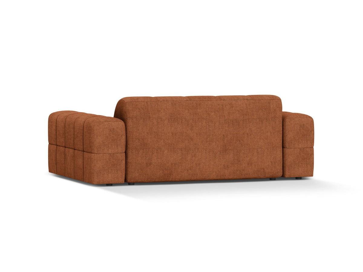 Beiges 2er Sofa Jennifer von Micadoni mit Chenille-Bezug, schwarzen Kunststoffbeinen und gepolsterter Rückenlehne auf hellem Hintergrund fotografiert.
