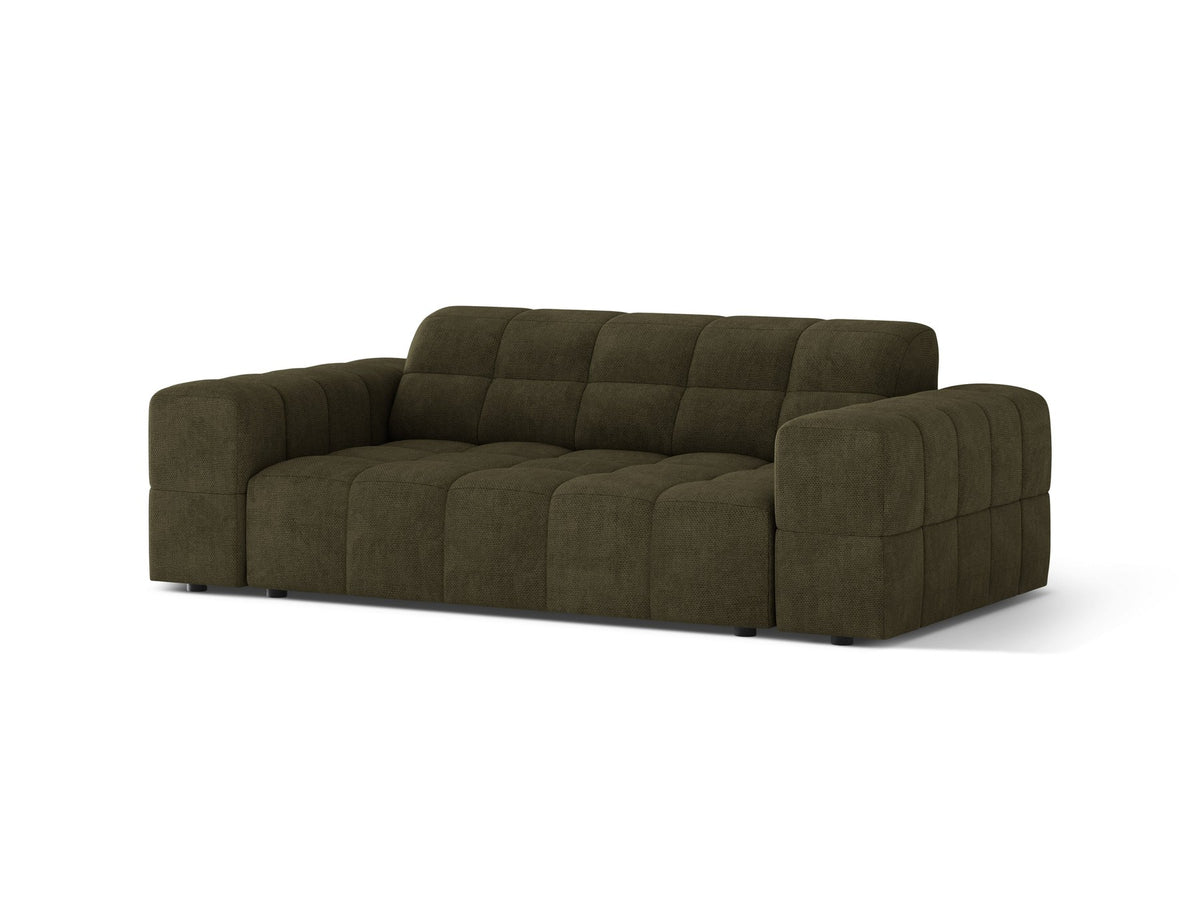 Beiges 2er Sofa Jennifer von Micadoni mit Chenille-Bezug, schwarzen Kunststoffbeinen und gepolsterter Rückenlehne auf hellem Hintergrund fotografiert.