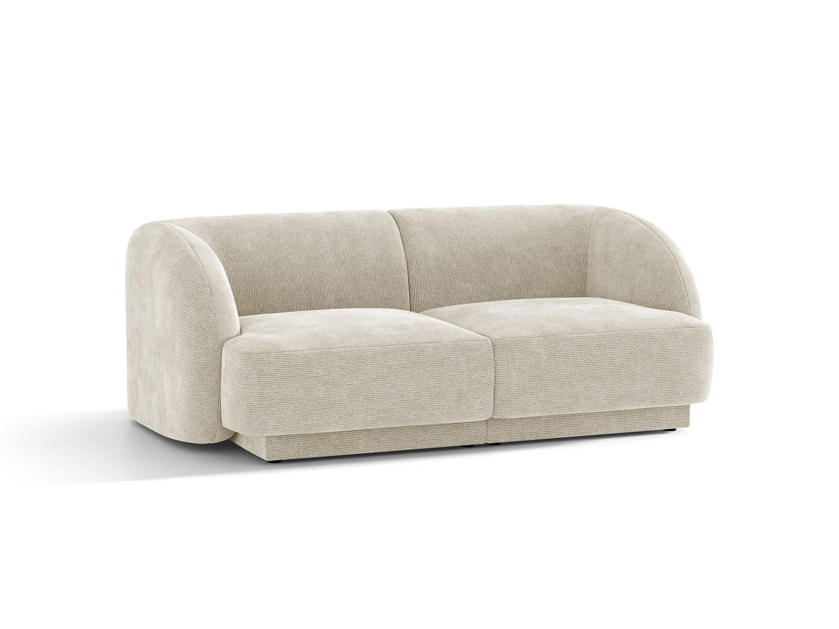 Dunkelbeiges 2er Sofa Miley von Micadoni mit Bluvel-Stoffbezug, schwarzen Kunststoffbeinen und flacher Rückenlehne, freigestellt fotografiert.