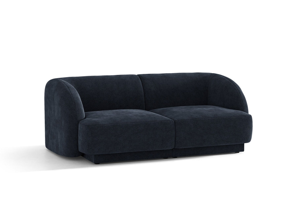Dunkelbeiges 2er Sofa Miley von Micadoni mit Bluvel-Stoffbezug, schwarzen Kunststoffbeinen und flacher Rückenlehne, freigestellt fotografiert.