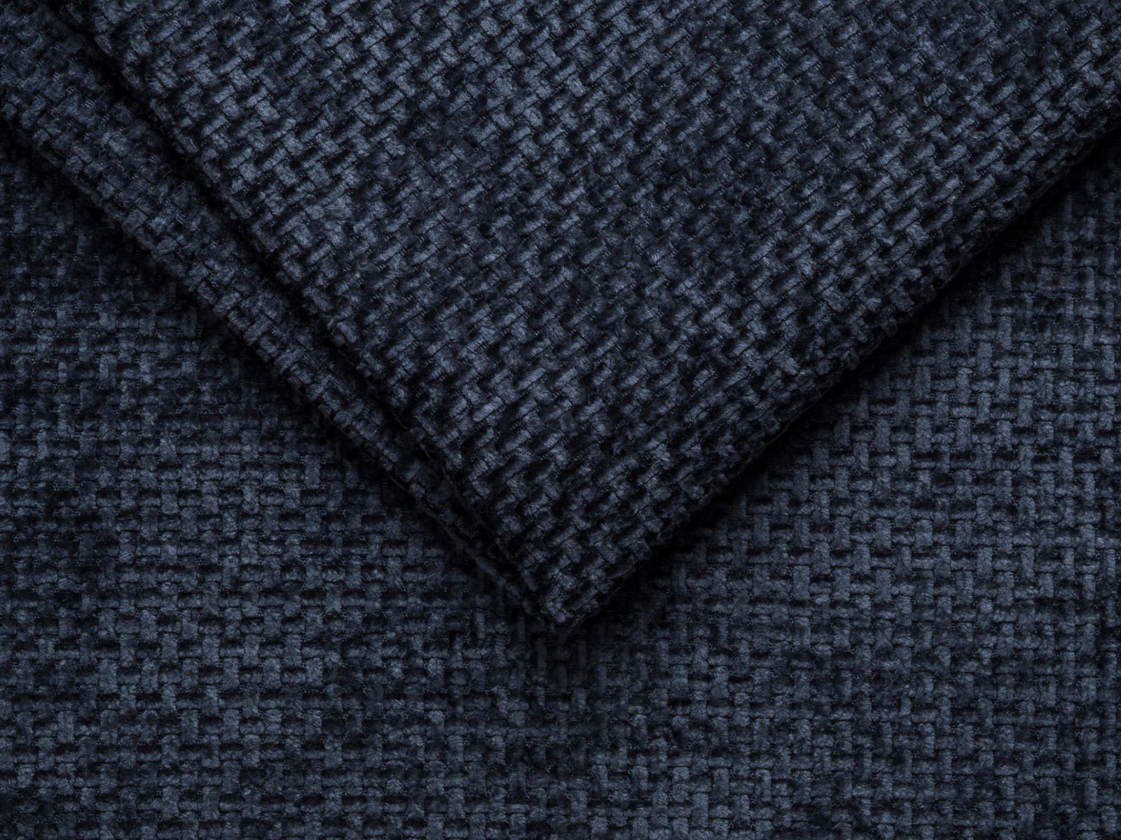 Modernes 2-Sitzer Sofa Molino in edlem Navy Blue, perfekt für gemütliche Wohnzimmer. Hochwertige Materialien und stilvolles Design von Micadoni.