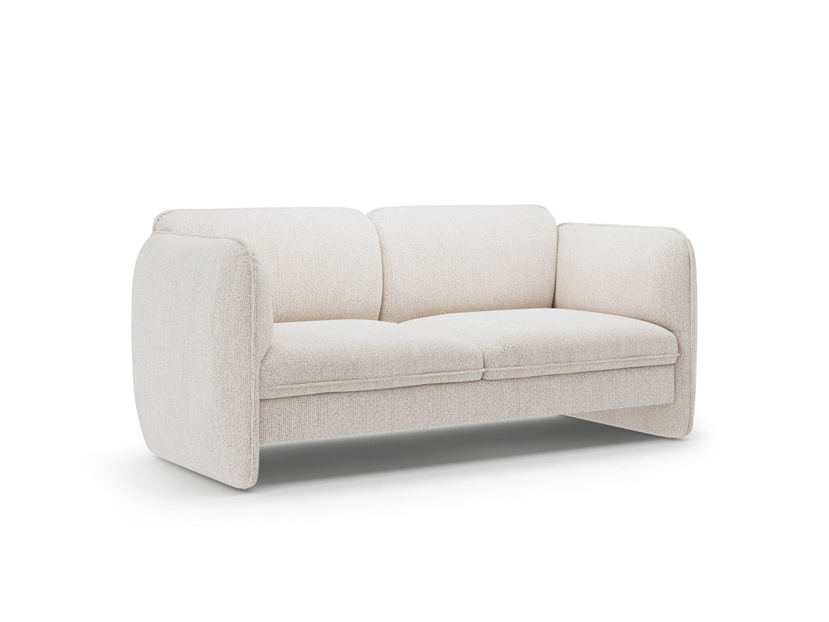 Zweisitzer-Sofa Georgia von Micadoni in Kobalt mit samtigem Bezug, gepolsterten Armlehnen und schwarzen Kunststoffbeinen, Frontalansicht.