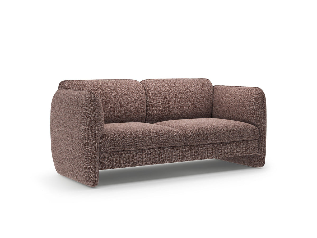 Zweisitzer-Sofa Georgia von Micadoni in Kobalt mit samtigem Bezug, gepolsterten Armlehnen und schwarzen Kunststoffbeinen, Frontalansicht.
