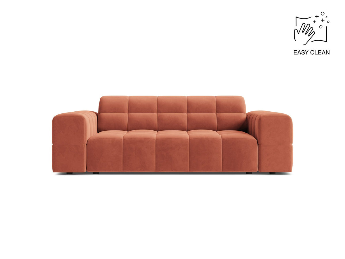 Beiges 2er Sofa Jennifer von Micadoni mit Chenille-Bezug, schwarzen Kunststoffbeinen und gepolsterter Rückenlehne auf hellem Hintergrund fotografiert.