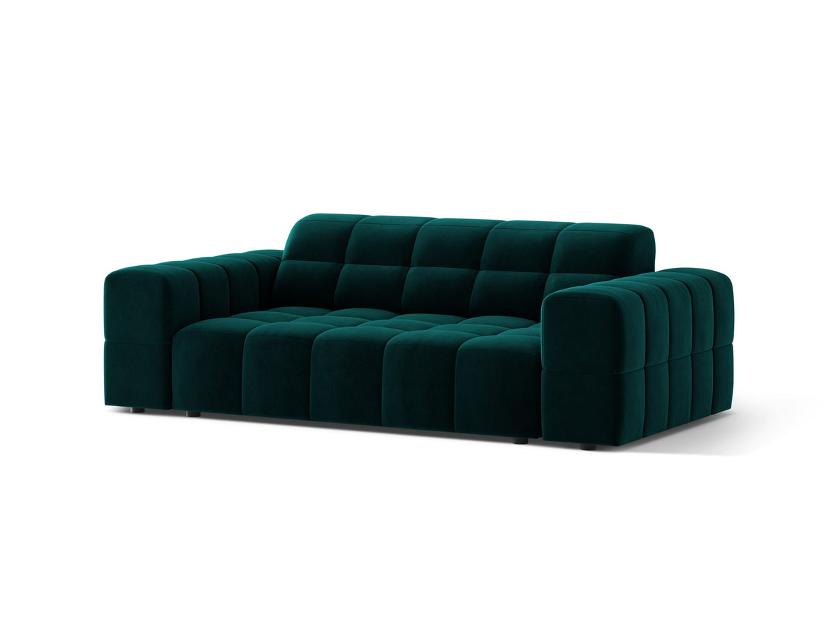 Beiges 2er Sofa Jennifer von Micadoni mit Chenille-Bezug, schwarzen Kunststoffbeinen und gepolsterter Rückenlehne auf hellem Hintergrund fotografiert.