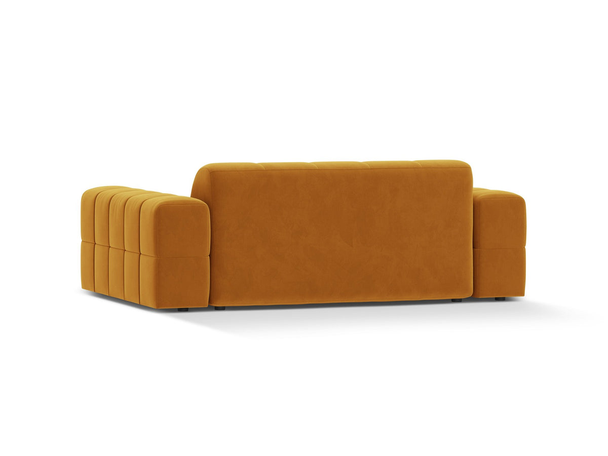 Beiges 2er Sofa Jennifer von Micadoni mit Chenille-Bezug, schwarzen Kunststoffbeinen und gepolsterter Rückenlehne auf hellem Hintergrund fotografiert.