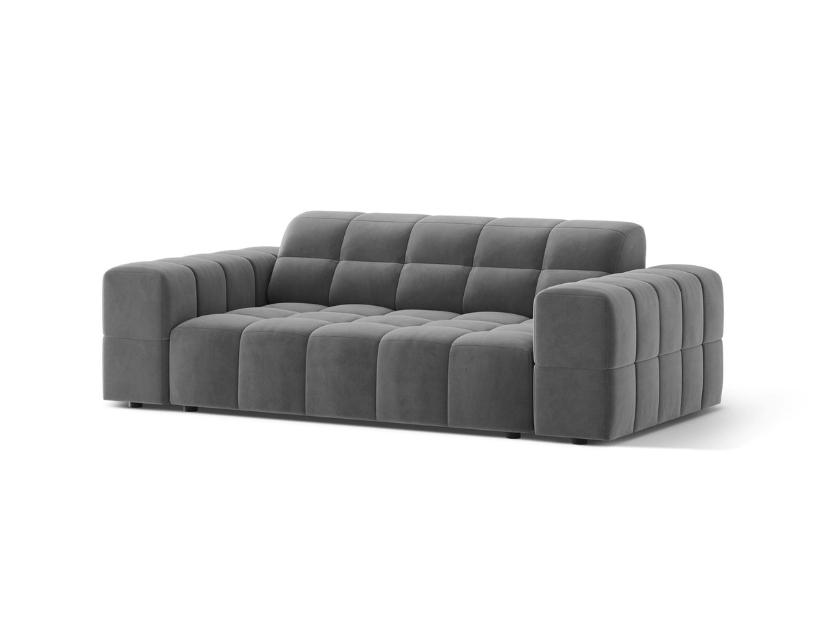 Beiges 2er Sofa Jennifer von Micadoni mit Chenille-Bezug, schwarzen Kunststoffbeinen und gepolsterter Rückenlehne auf hellem Hintergrund fotografiert.